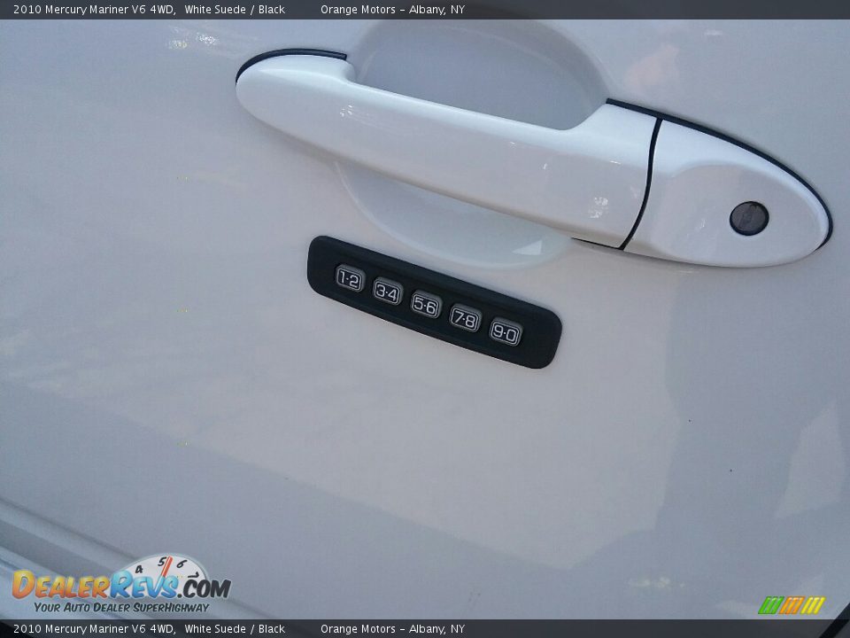 2010 Mercury Mariner V6 4WD White Suede / Black Photo #21