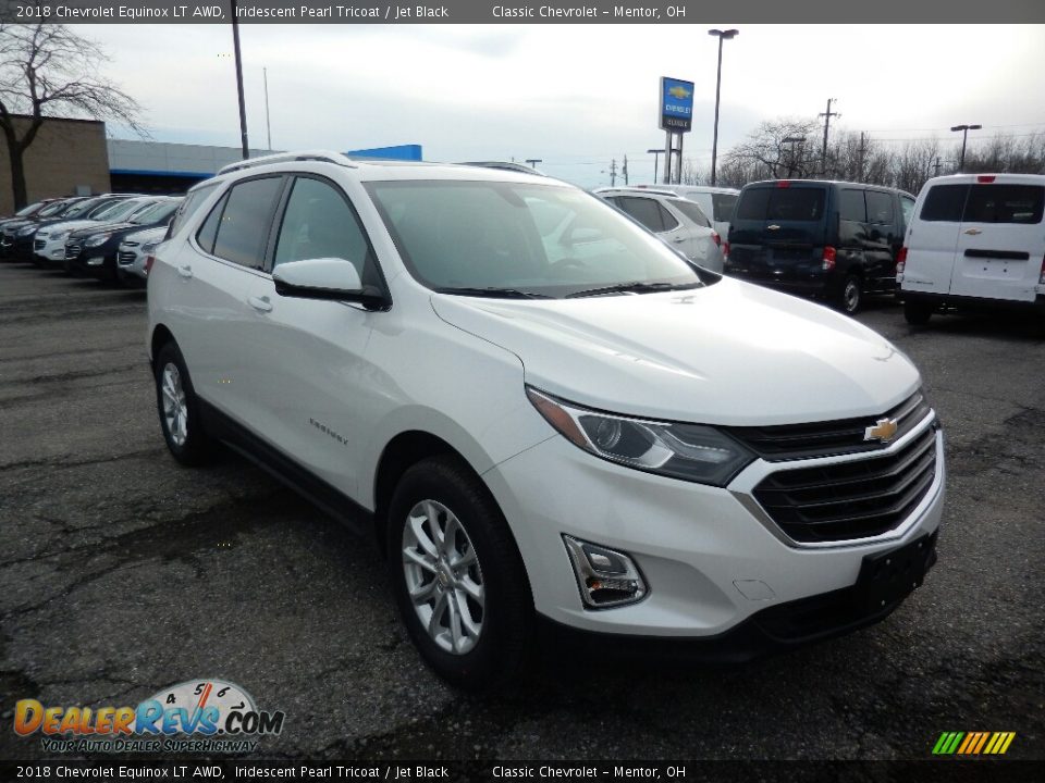 Front 3/4 View of 2018 Chevrolet Equinox LT AWD Photo #3