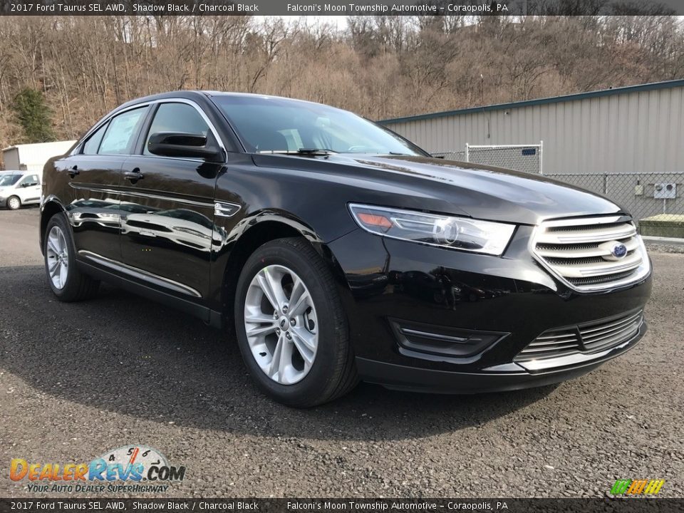 Front 3/4 View of 2017 Ford Taurus SEL AWD Photo #3