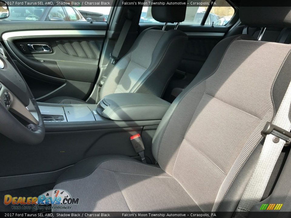 Front Seat of 2017 Ford Taurus SEL AWD Photo #9