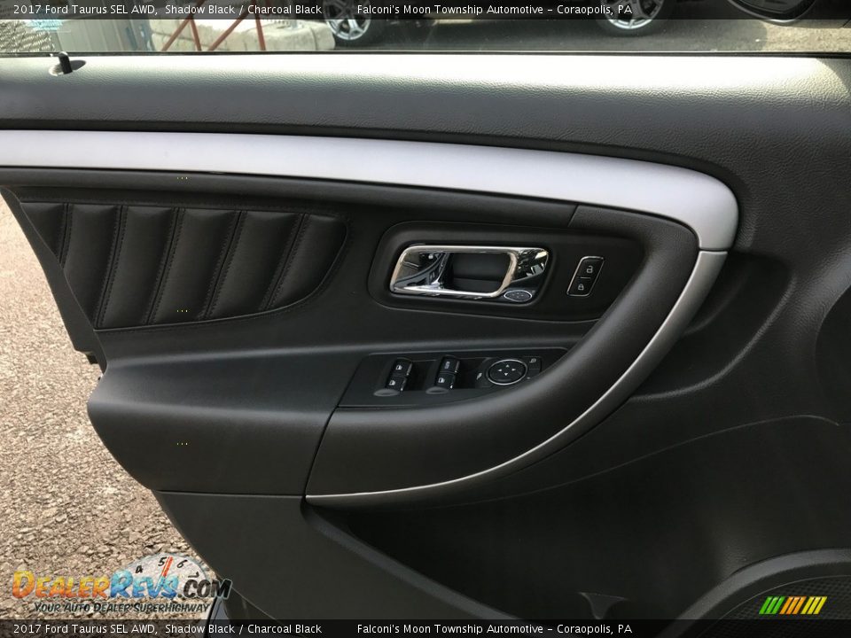 Door Panel of 2017 Ford Taurus SEL AWD Photo #10