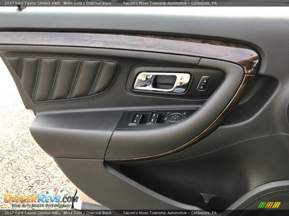 Door Panel of 2017 Ford Taurus Limited AWD Photo #13