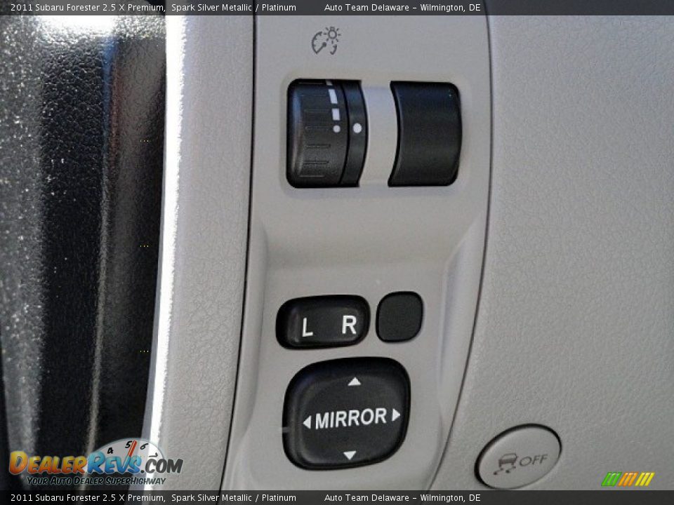 2011 Subaru Forester 2.5 X Premium Spark Silver Metallic / Platinum Photo #30