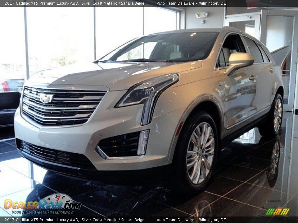 Front 3/4 View of 2017 Cadillac XT5 Premium Luxury AWD Photo #2