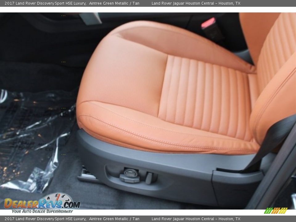 Front Seat of 2017 Land Rover Discovery Sport HSE Luxury Photo #13