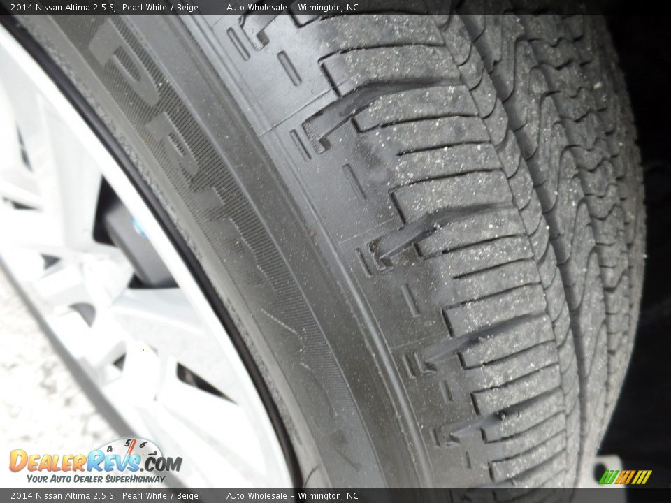 2014 Nissan Altima 2.5 S Pearl White / Beige Photo #9