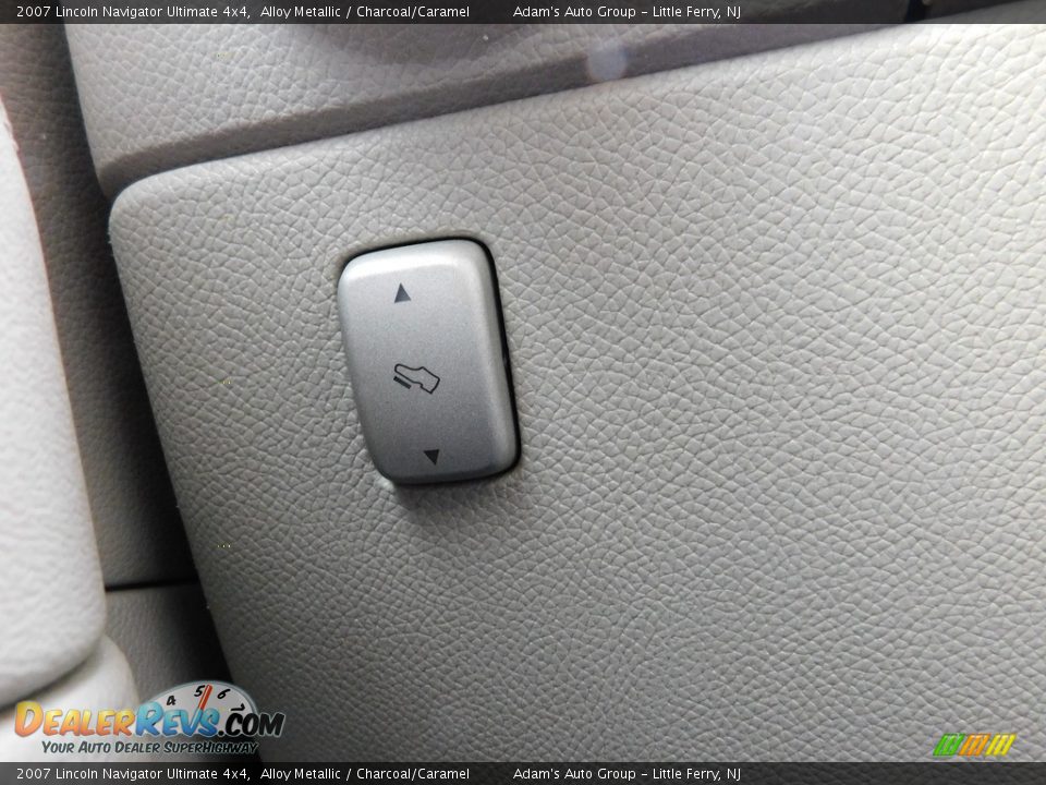 2007 Lincoln Navigator Ultimate 4x4 Alloy Metallic / Charcoal/Caramel Photo #17