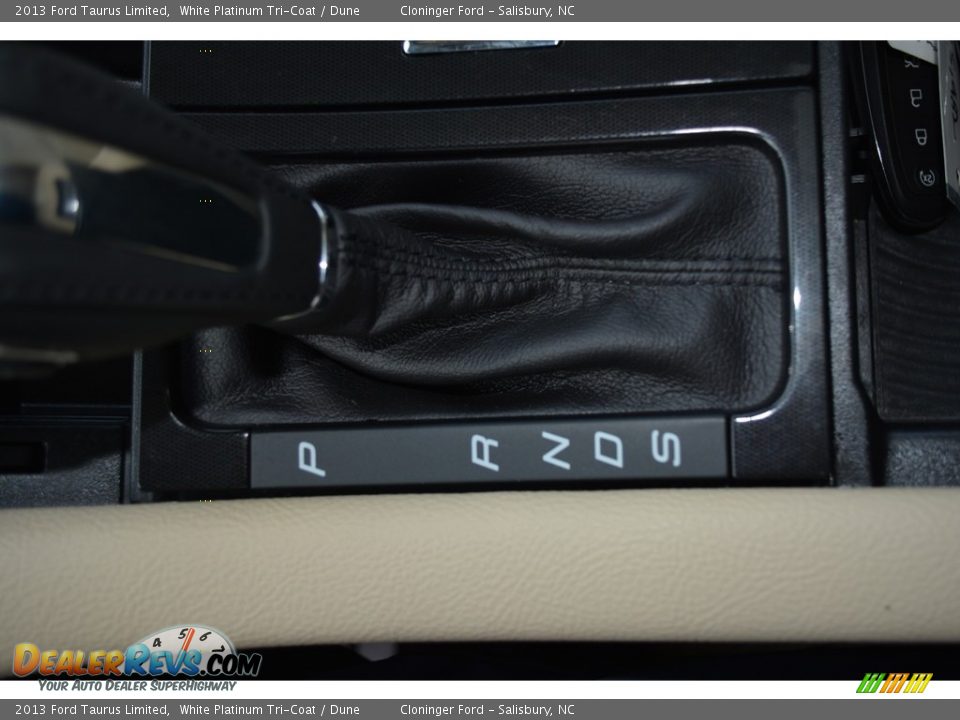 2013 Ford Taurus Limited White Platinum Tri-Coat / Dune Photo #20