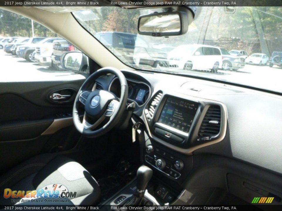 2017 Jeep Cherokee Latitude 4x4 Bright White / Black Photo #10