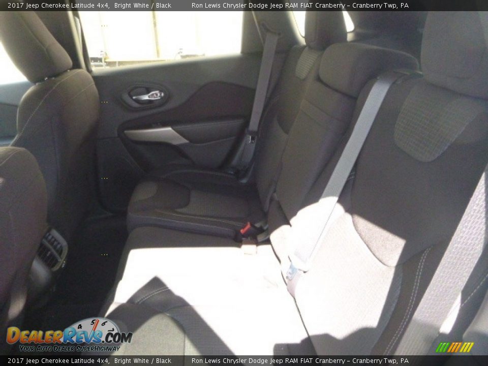 2017 Jeep Cherokee Latitude 4x4 Bright White / Black Photo #11