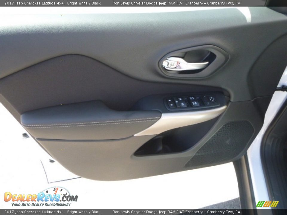 2017 Jeep Cherokee Latitude 4x4 Bright White / Black Photo #14