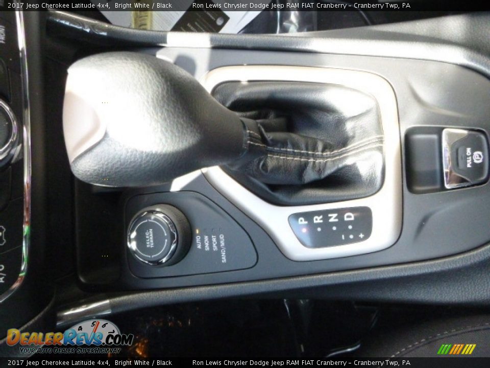 2017 Jeep Cherokee Latitude 4x4 Bright White / Black Photo #16