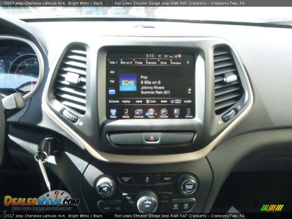 2017 Jeep Cherokee Latitude 4x4 Bright White / Black Photo #17