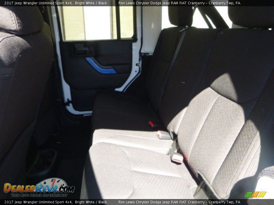 2017 Jeep Wrangler Unlimited Sport 4x4 Bright White / Black Photo #12