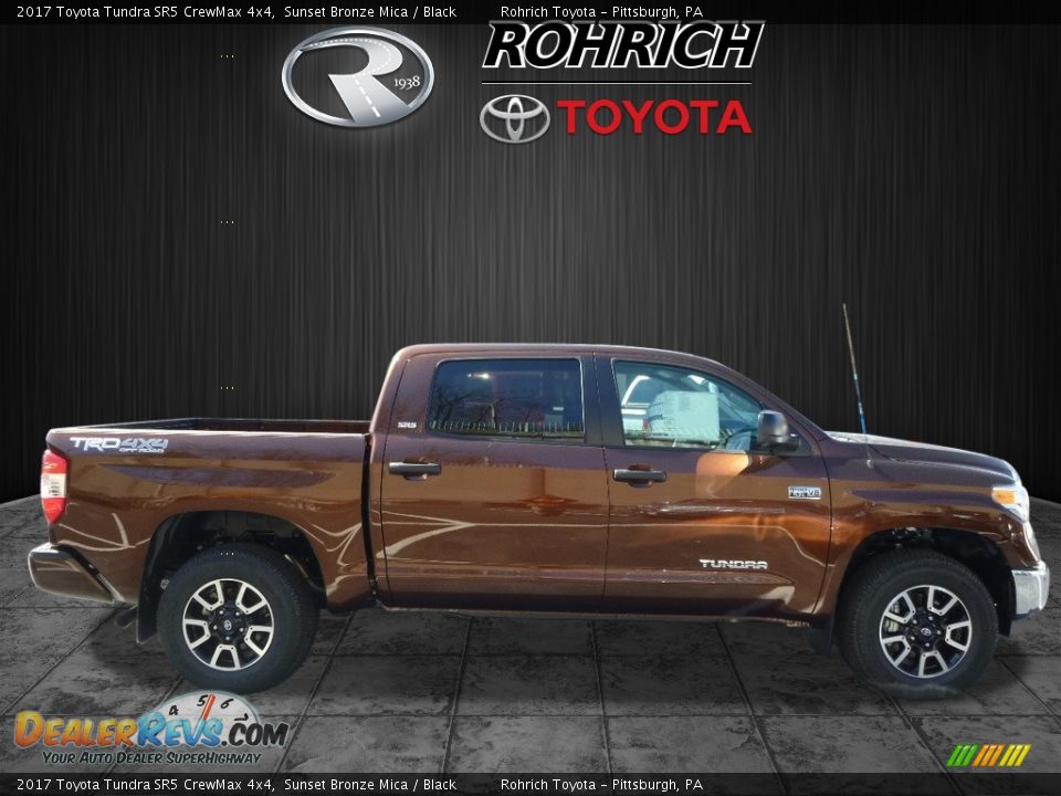 2017 Toyota Tundra SR5 CrewMax 4x4 Sunset Bronze Mica / Black Photo #2