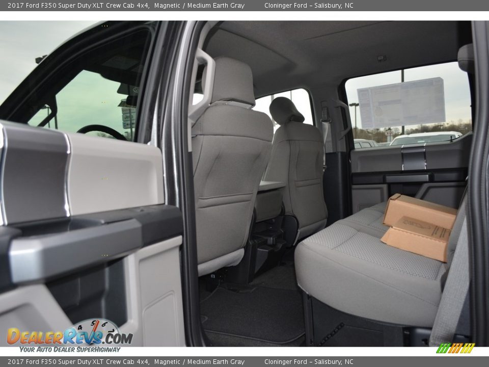 2017 Ford F350 Super Duty XLT Crew Cab 4x4 Magnetic / Medium Earth Gray Photo #10