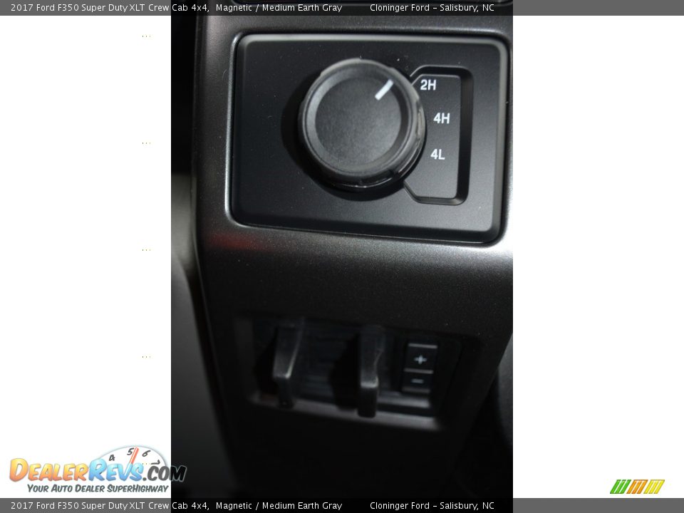 2017 Ford F350 Super Duty XLT Crew Cab 4x4 Magnetic / Medium Earth Gray Photo #16