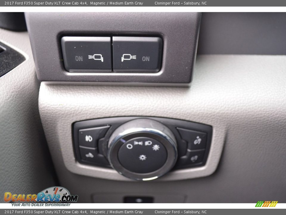 2017 Ford F350 Super Duty XLT Crew Cab 4x4 Magnetic / Medium Earth Gray Photo #20