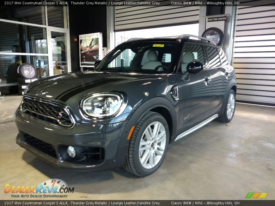 Front 3/4 View of 2017 Mini Countryman Cooper S ALL4 Photo #2