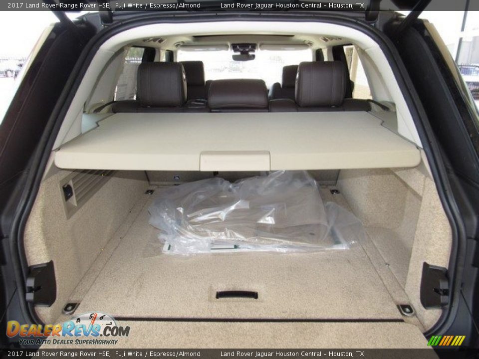 2017 Land Rover Range Rover HSE Trunk Photo #16