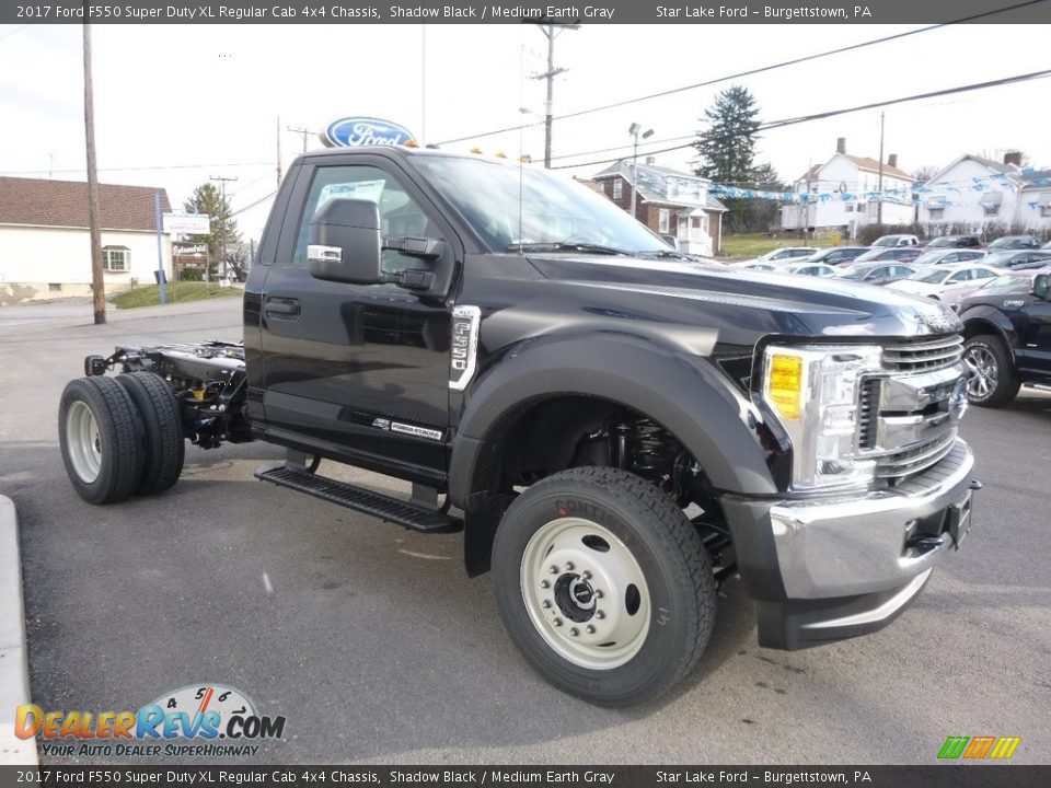 Front 3/4 View of 2017 Ford F550 Super Duty XL Regular Cab 4x4 Chassis Photo #3