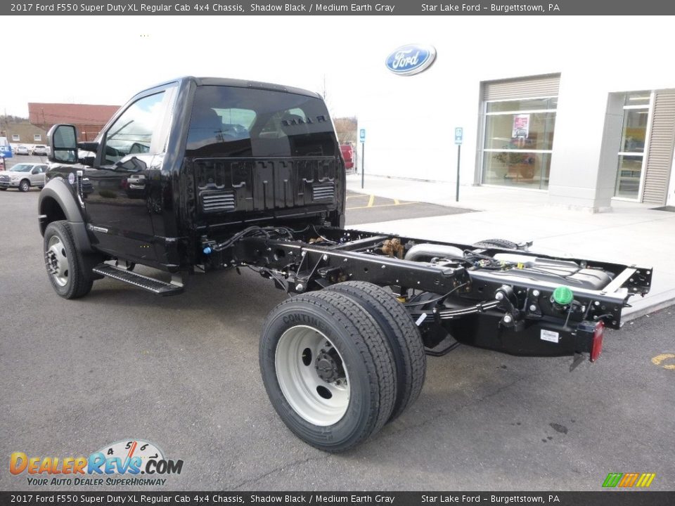 2017 Ford F550 Super Duty XL Regular Cab 4x4 Chassis Shadow Black / Medium Earth Gray Photo #9