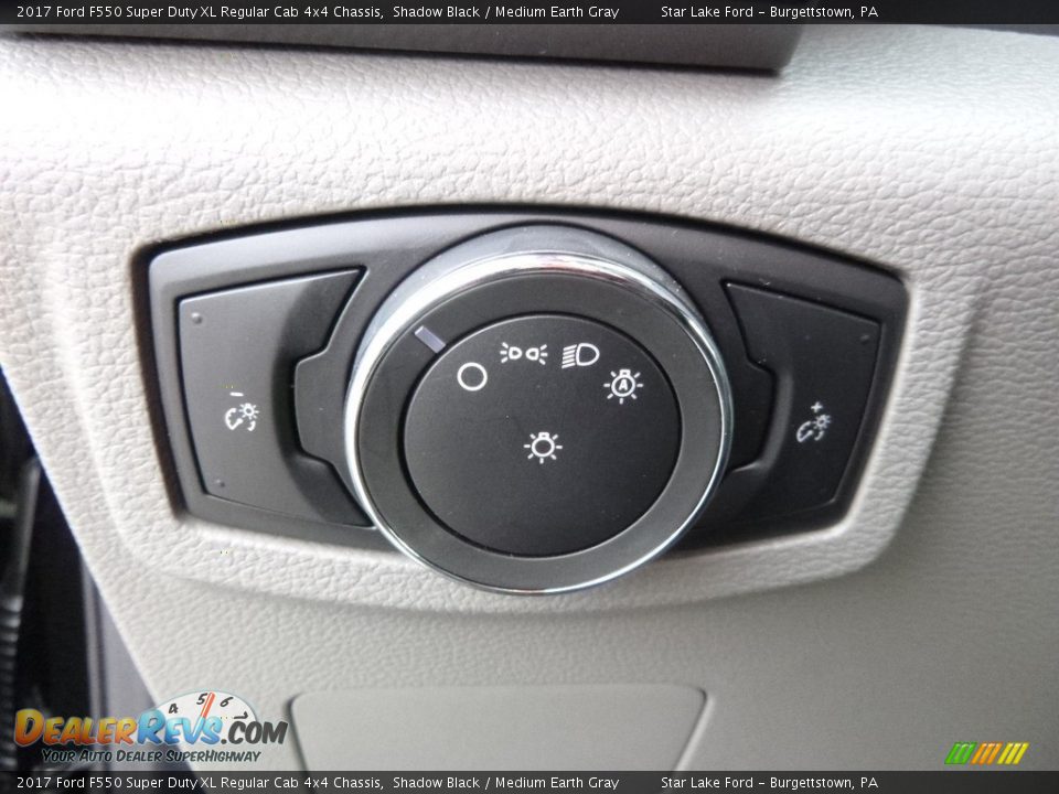 Controls of 2017 Ford F550 Super Duty XL Regular Cab 4x4 Chassis Photo #15