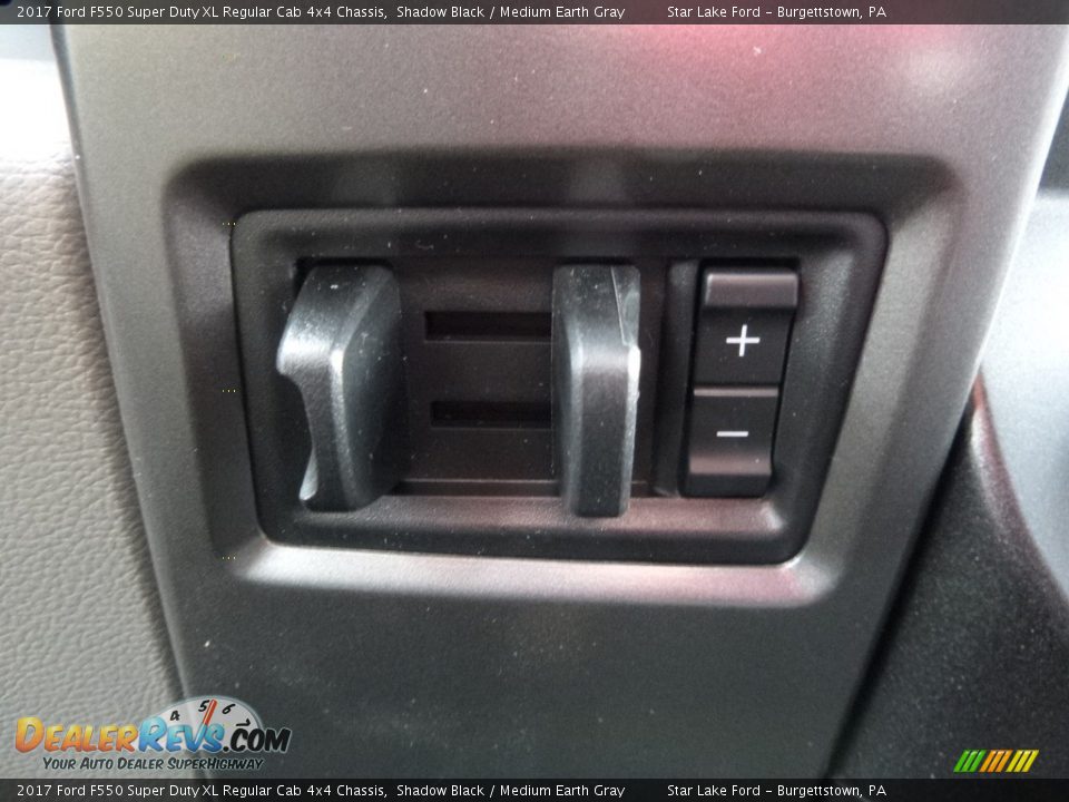 2017 Ford F550 Super Duty XL Regular Cab 4x4 Chassis Shadow Black / Medium Earth Gray Photo #18