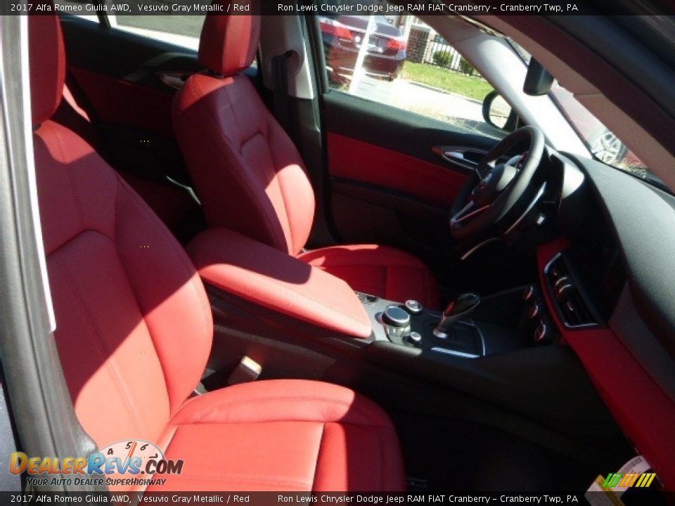 2017 Alfa Romeo Giulia AWD Vesuvio Gray Metallic / Red Photo #15