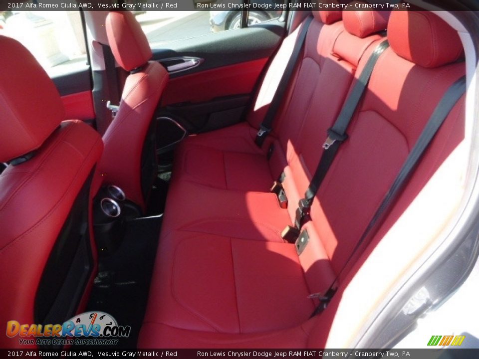 2017 Alfa Romeo Giulia AWD Vesuvio Gray Metallic / Red Photo #18