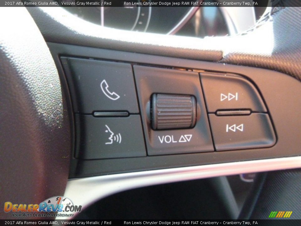 Controls of 2017 Alfa Romeo Giulia AWD Photo #27