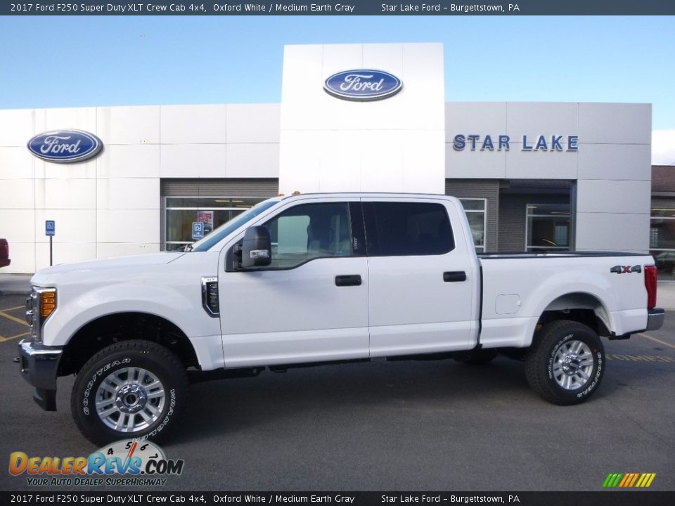 2017 Ford F250 Super Duty XLT Crew Cab 4x4 Oxford White / Medium Earth Gray Photo #1