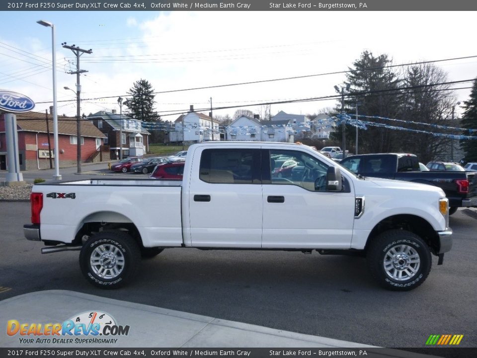 2017 Ford F250 Super Duty XLT Crew Cab 4x4 Oxford White / Medium Earth Gray Photo #4