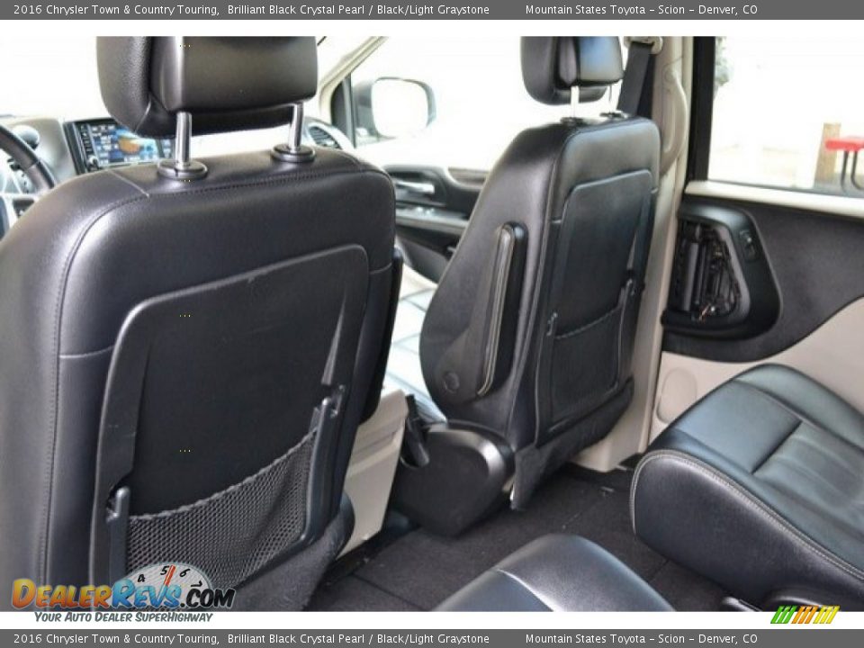 2016 Chrysler Town & Country Touring Brilliant Black Crystal Pearl / Black/Light Graystone Photo #19