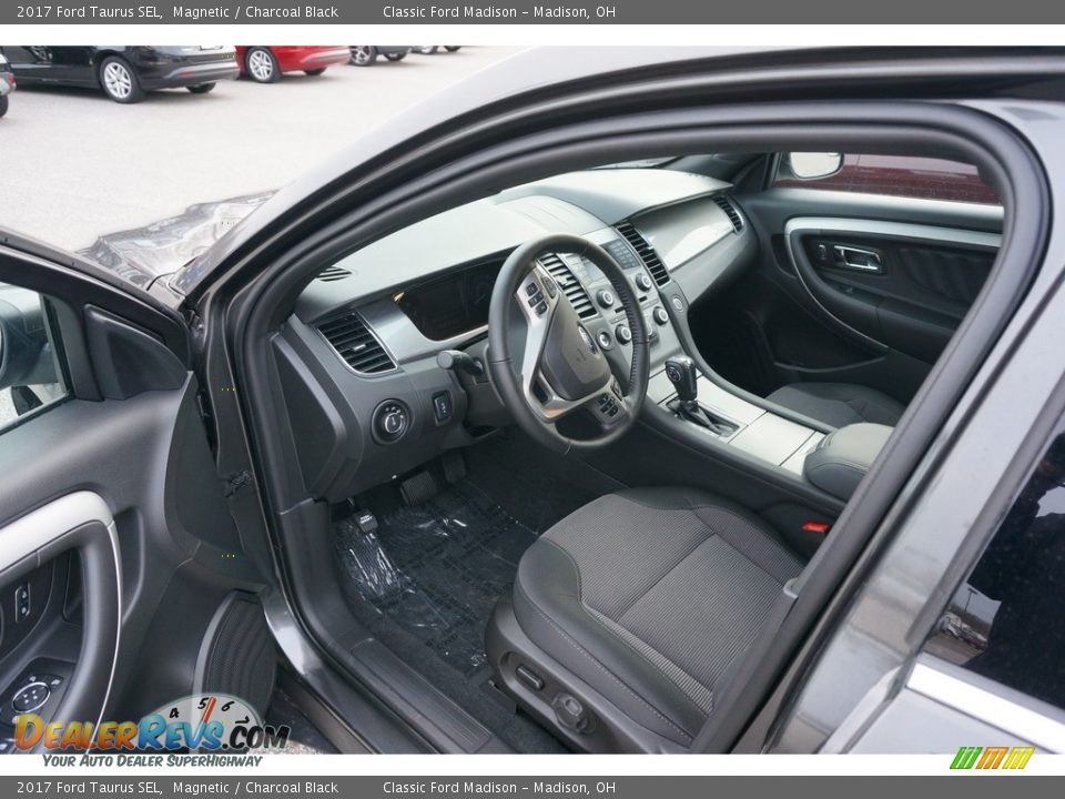 2017 Ford Taurus SEL Magnetic / Charcoal Black Photo #4