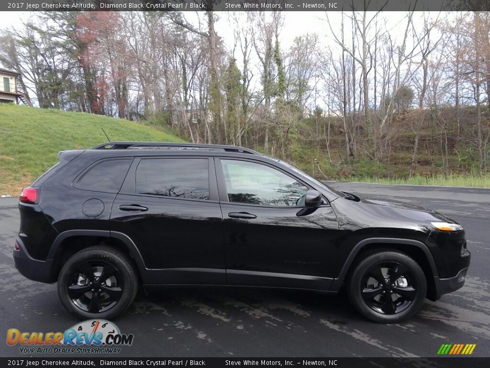 Diamond Black Crystal Pearl 2017 Jeep Cherokee Altitude Photo #5