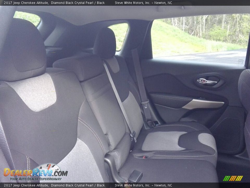 2017 Jeep Cherokee Altitude Diamond Black Crystal Pearl / Black Photo #19