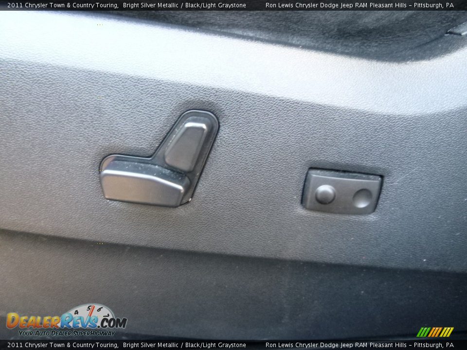 2011 Chrysler Town & Country Touring Bright Silver Metallic / Black/Light Graystone Photo #14