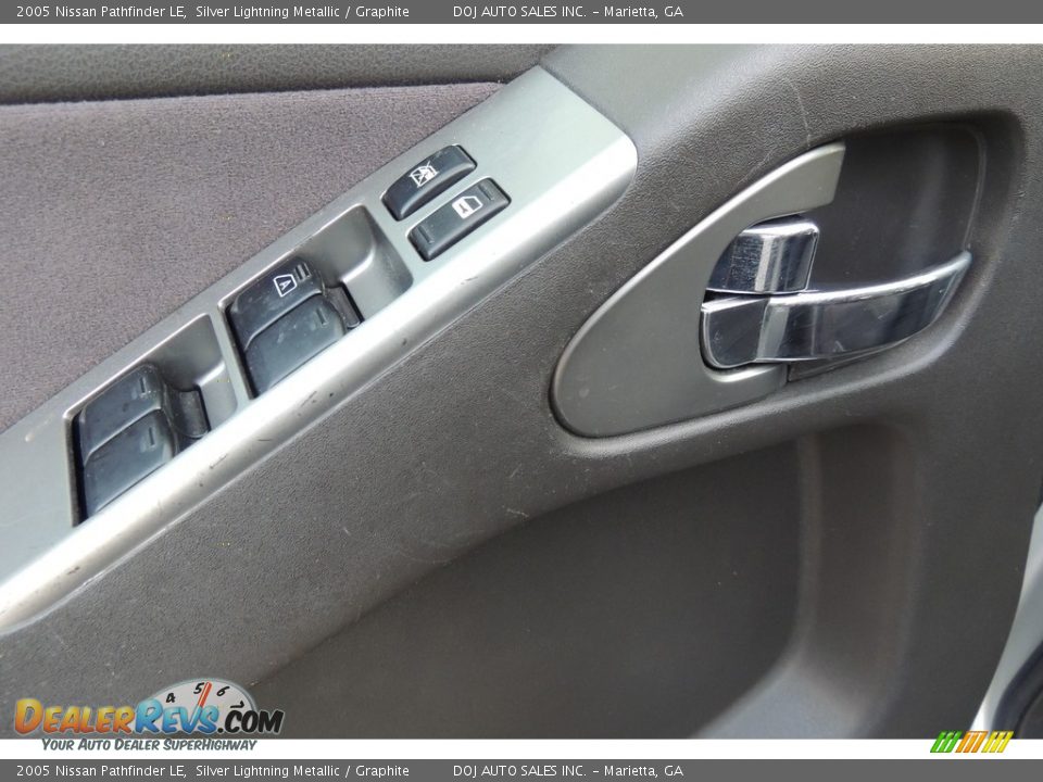 2005 Nissan Pathfinder LE Silver Lightning Metallic / Graphite Photo #21