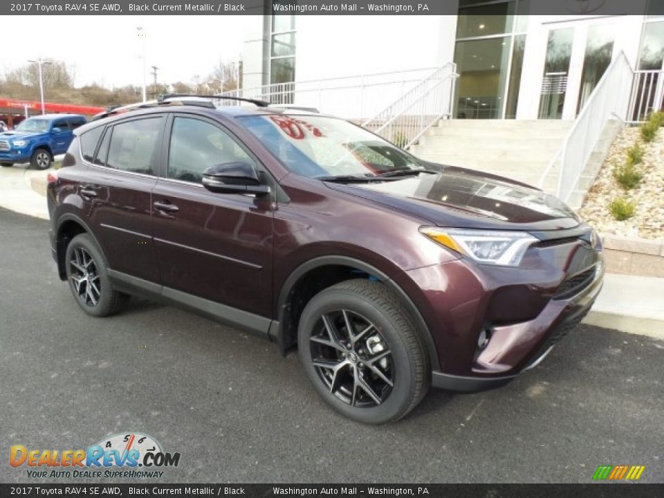Front 3/4 View of 2017 Toyota RAV4 SE AWD Photo #1