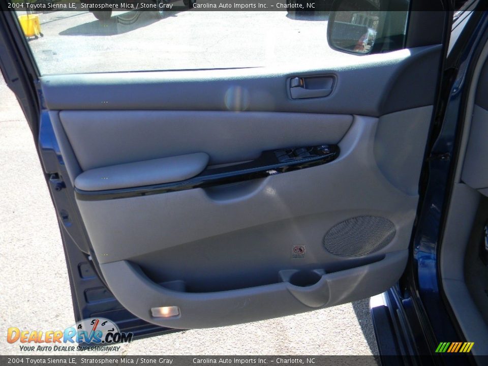 2004 Toyota Sienna LE Stratosphere Mica / Stone Gray Photo #17