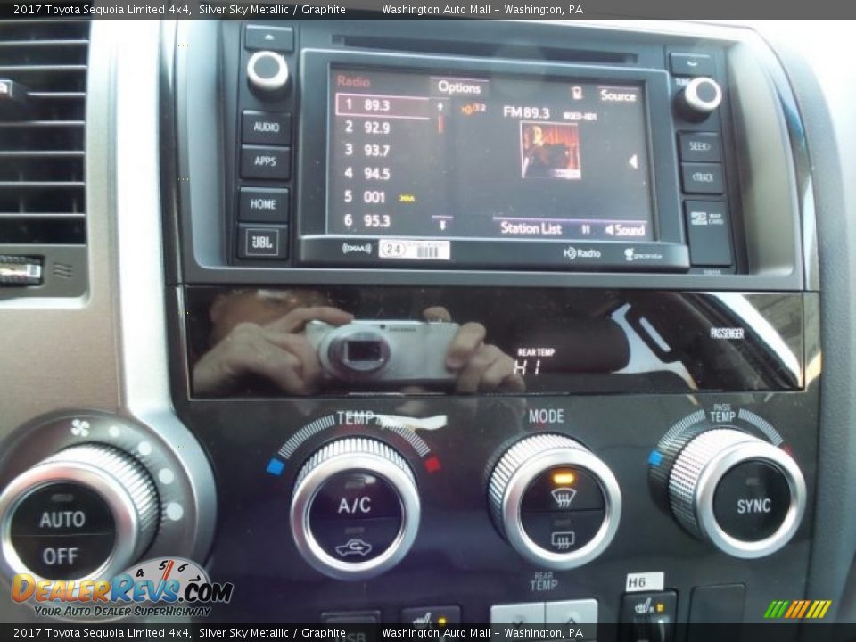 2017 Toyota Sequoia Limited 4x4 Silver Sky Metallic / Graphite Photo #26