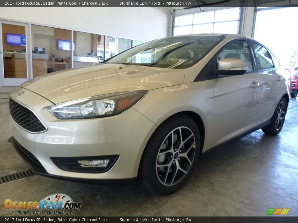 Front 3/4 View of 2017 Ford Focus SEL Sedan Photo #6