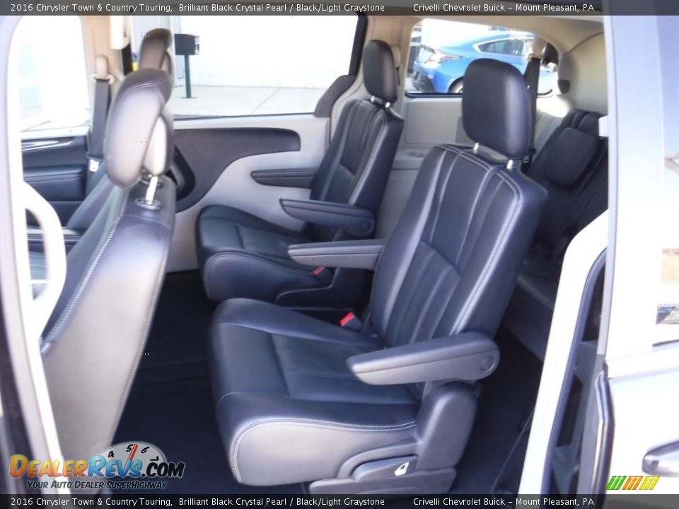 2016 Chrysler Town & Country Touring Brilliant Black Crystal Pearl / Black/Light Graystone Photo #30