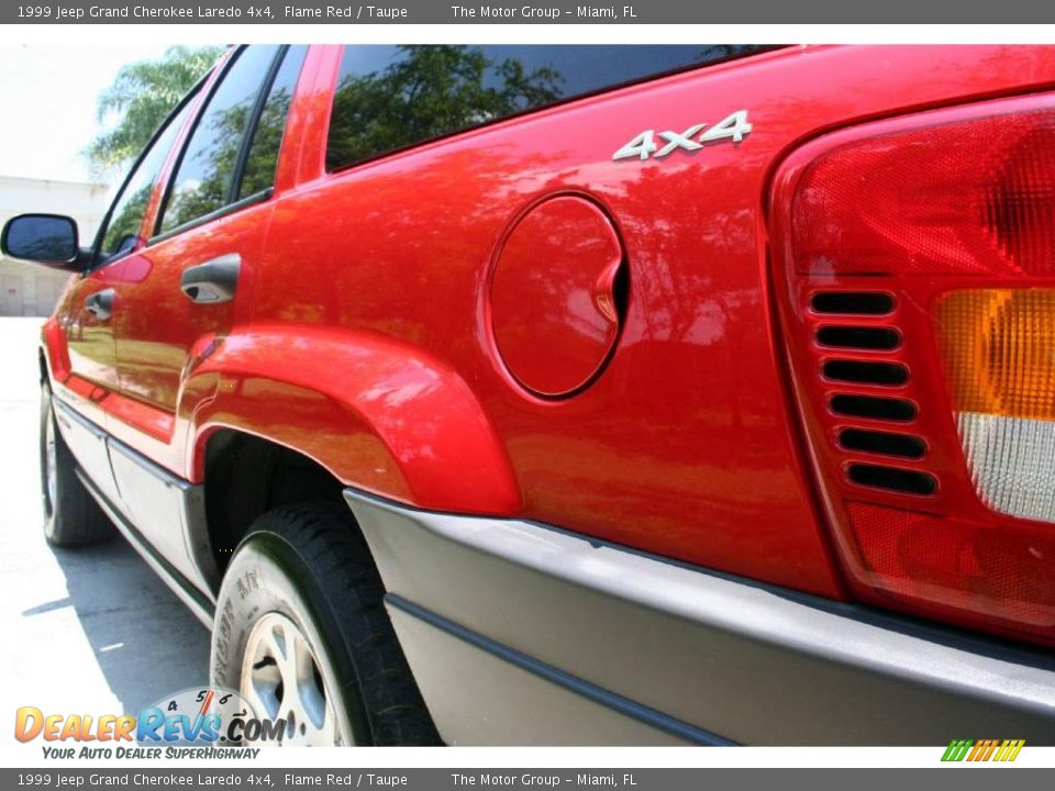 1999 Jeep Grand Cherokee Laredo 4x4 Flame Red / Taupe Photo #16