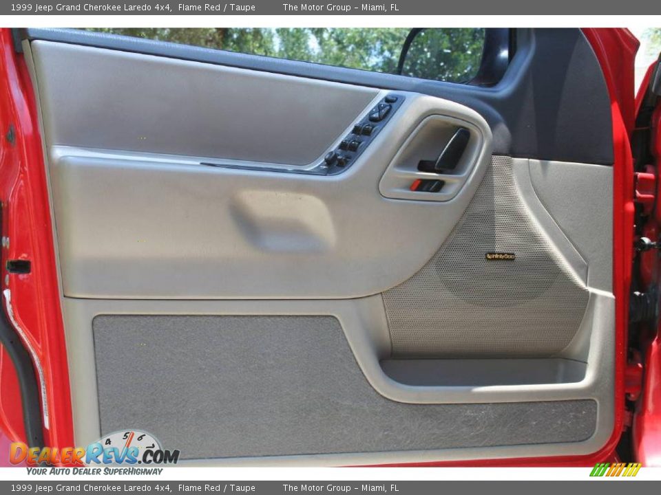 1999 Jeep Grand Cherokee Laredo 4x4 Flame Red / Taupe Photo #31