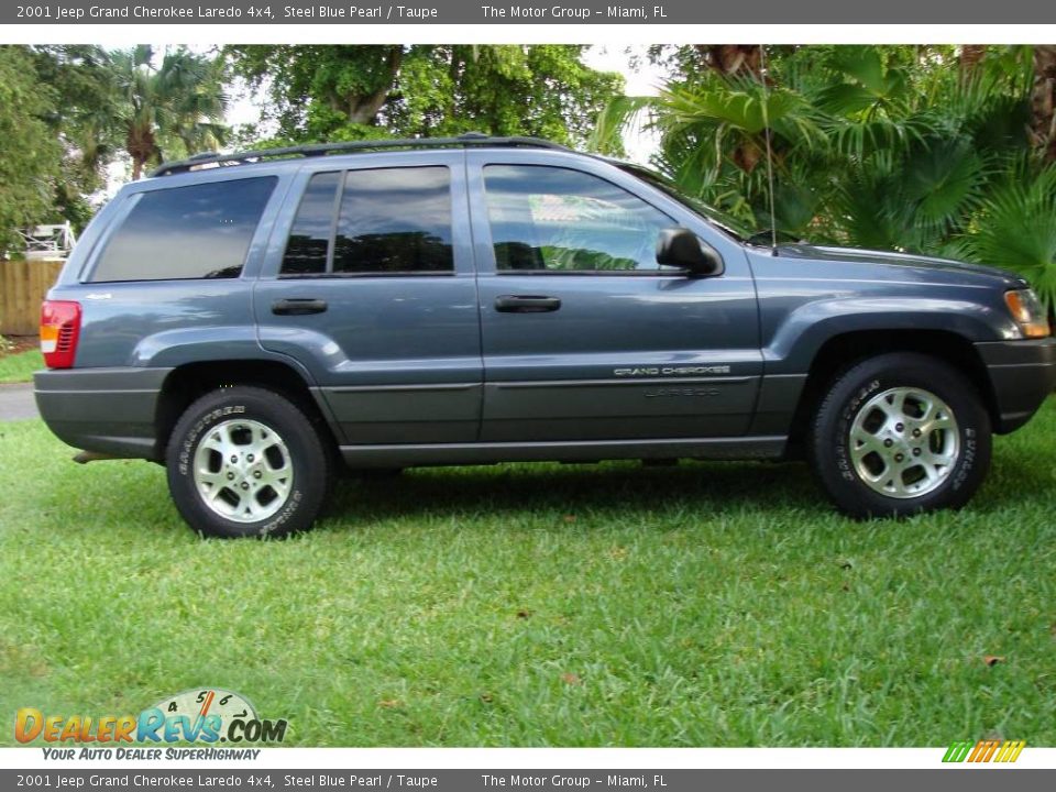 2001 Jeep Grand Cherokee Laredo 4x4 Steel Blue Pearl / Taupe Photo #8