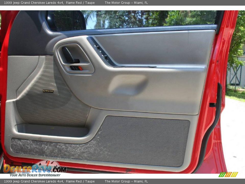 1999 Jeep Grand Cherokee Laredo 4x4 Flame Red / Taupe Photo #32