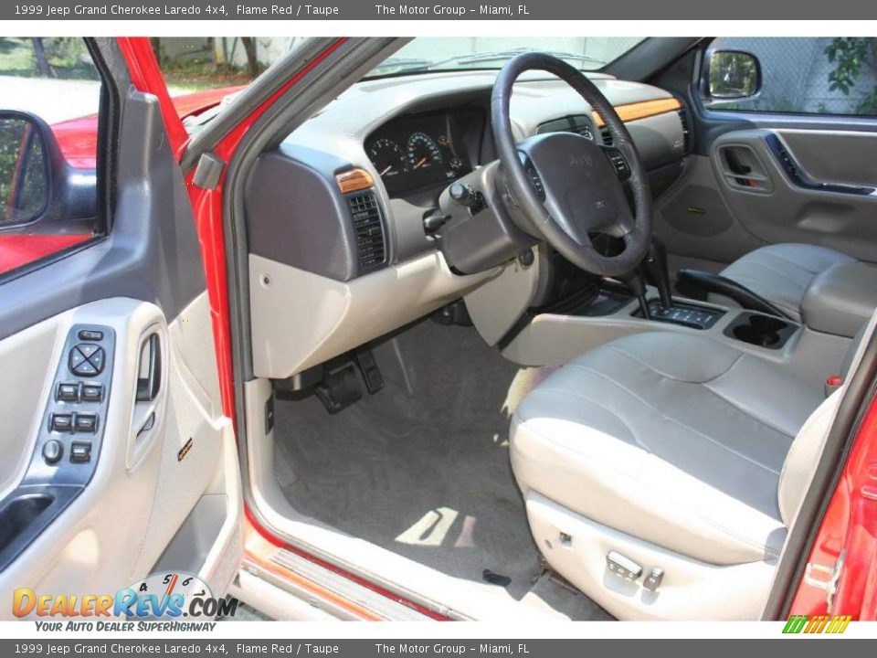 1999 Jeep Grand Cherokee Laredo 4x4 Flame Red / Taupe Photo #33