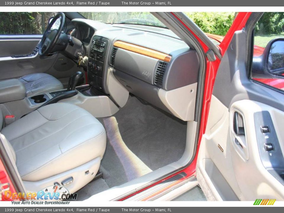 1999 Jeep Grand Cherokee Laredo 4x4 Flame Red / Taupe Photo #34